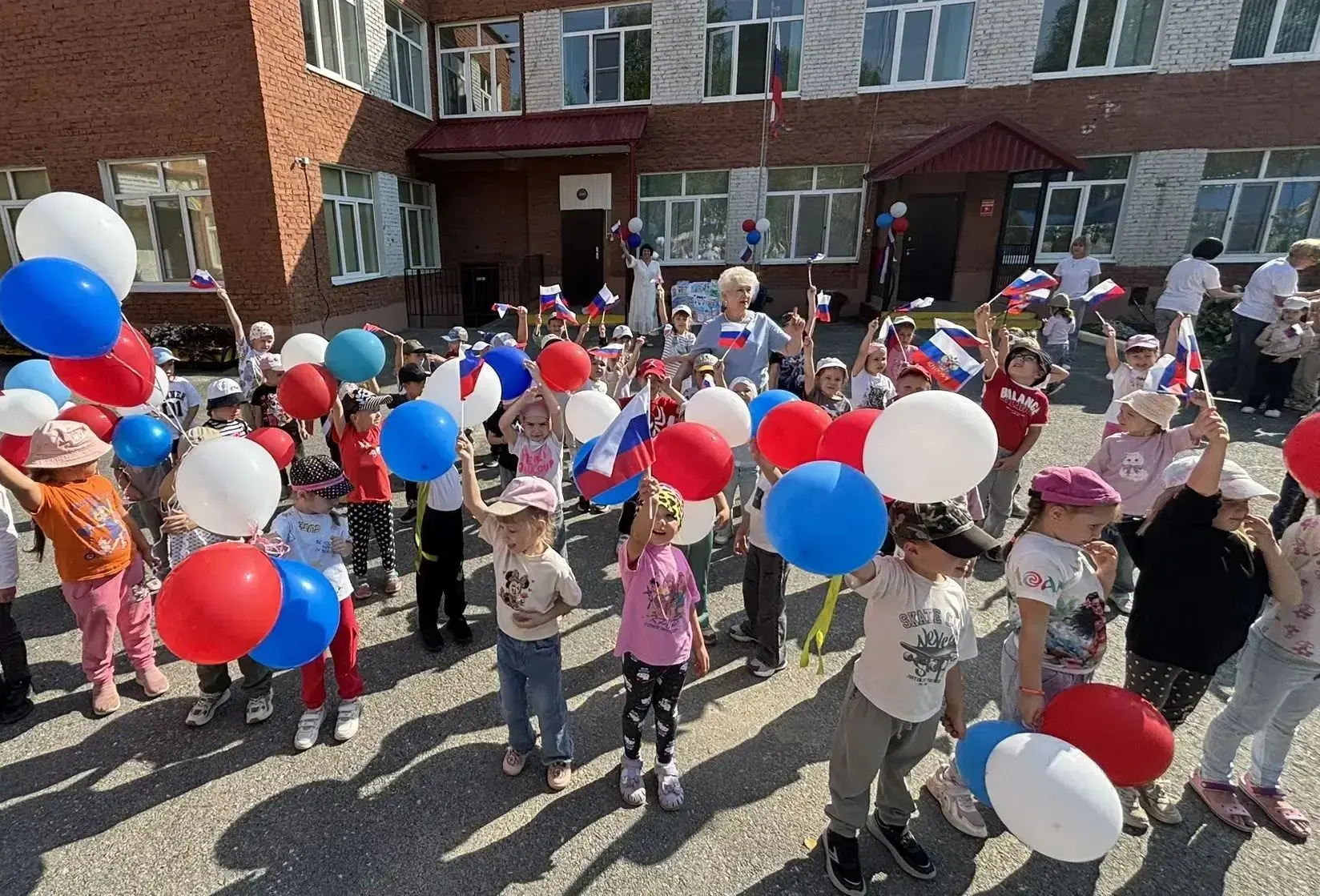 🇷🇺 С Днем Государственного флага Российской Федерации! 🎉