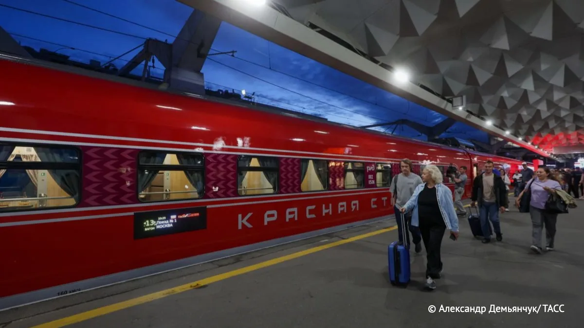 Депутаты фракции "Новые люди" предложили ввести онлайн-заявления на компенсацию за задержку поезда. 
