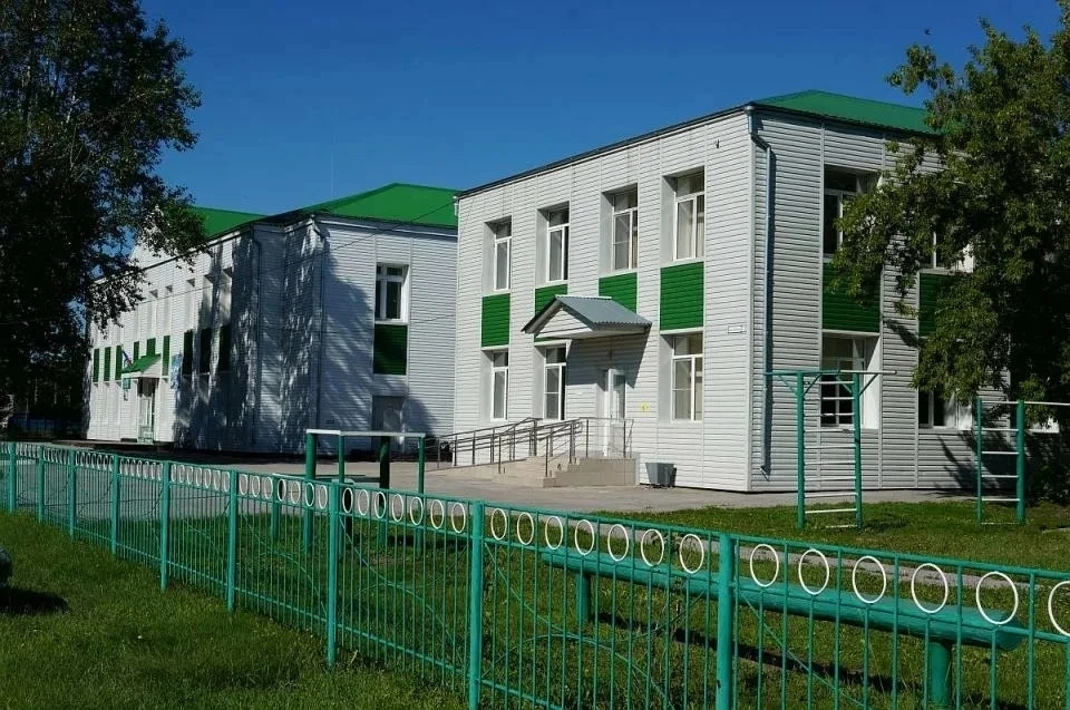 Десятиклассник в школе под Новосибирском напал на учителя