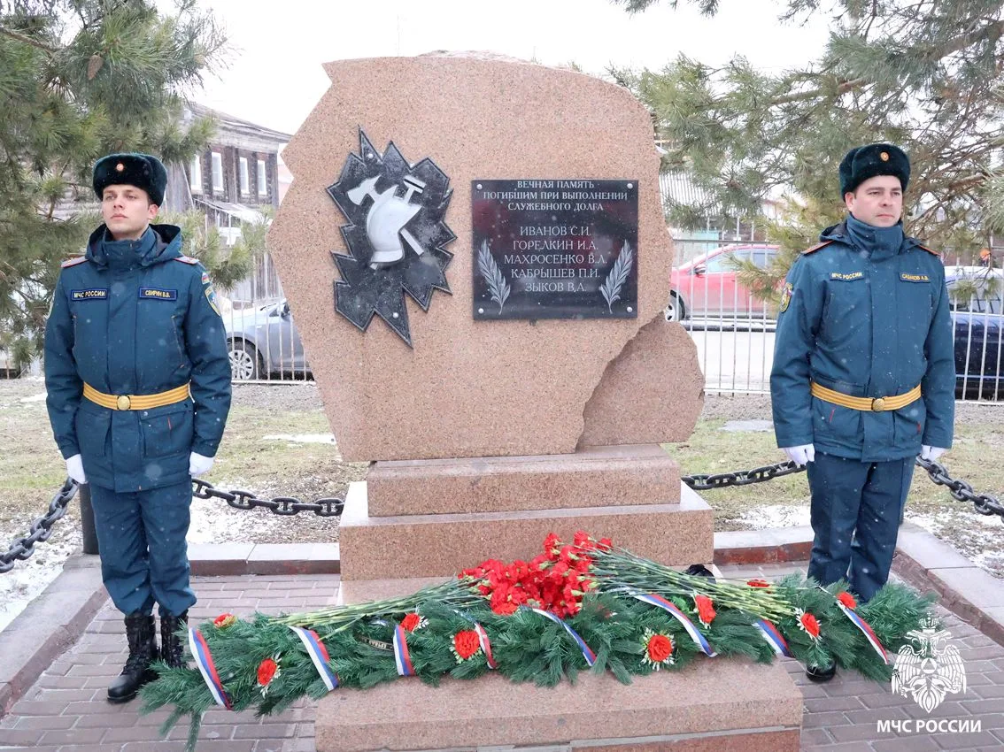 🤝Томские спасатели почтили память погибших товарищей   В последнюю пятницу апреля, начиная с 2013 го