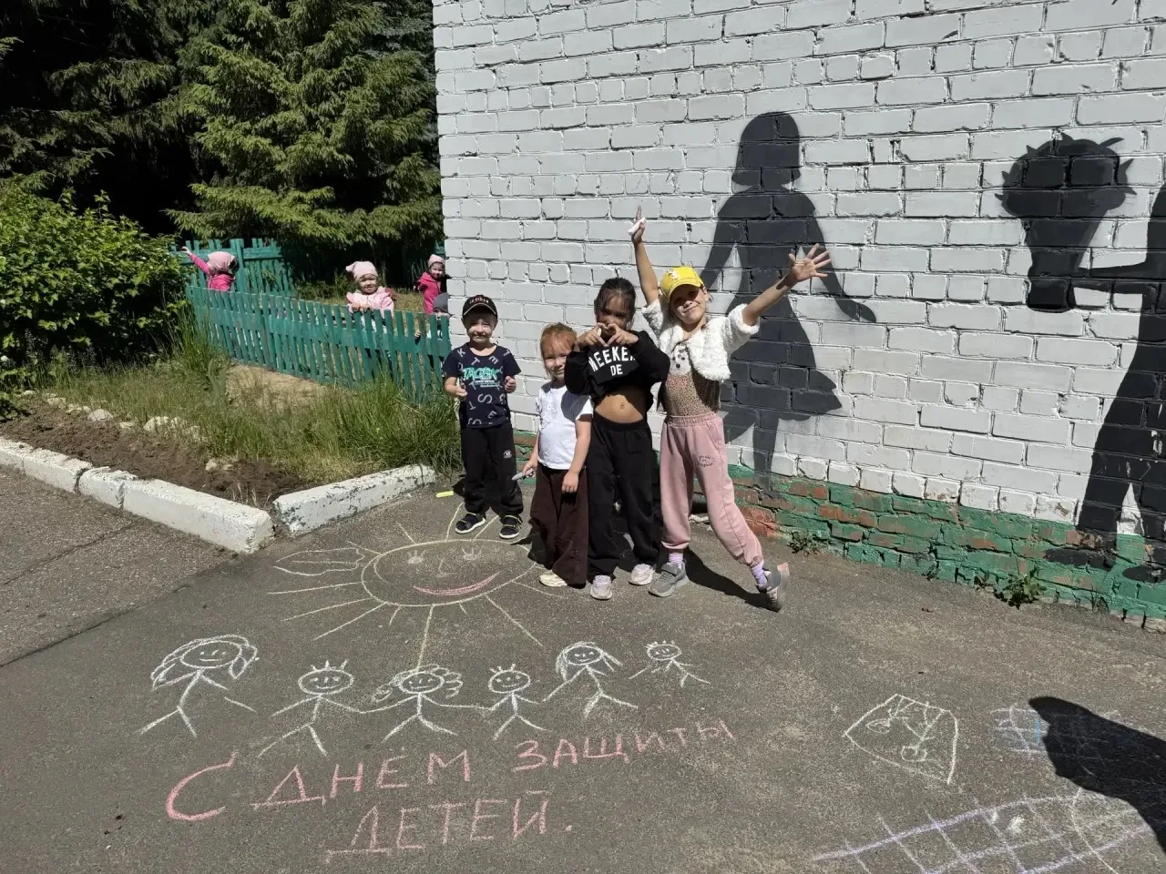 Балалар – безнең киләчәгебез һәм иң зур шатлыгыбыз. Балачак кире кайтмый, ләкин күңелебездә кала.
 
