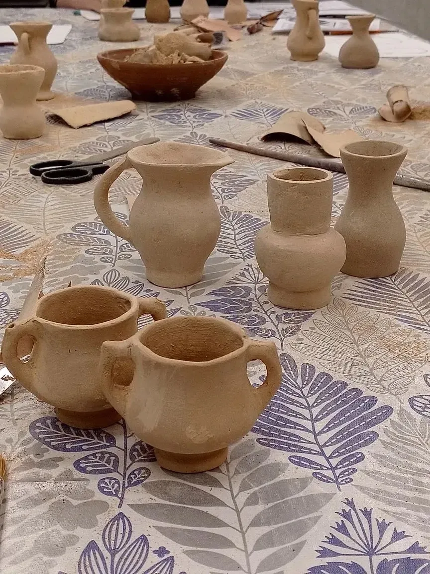 🎨 Слепи свою историю!

Друзья, у нас отличная новость — продолжается набор на годичный курс «Лепка»