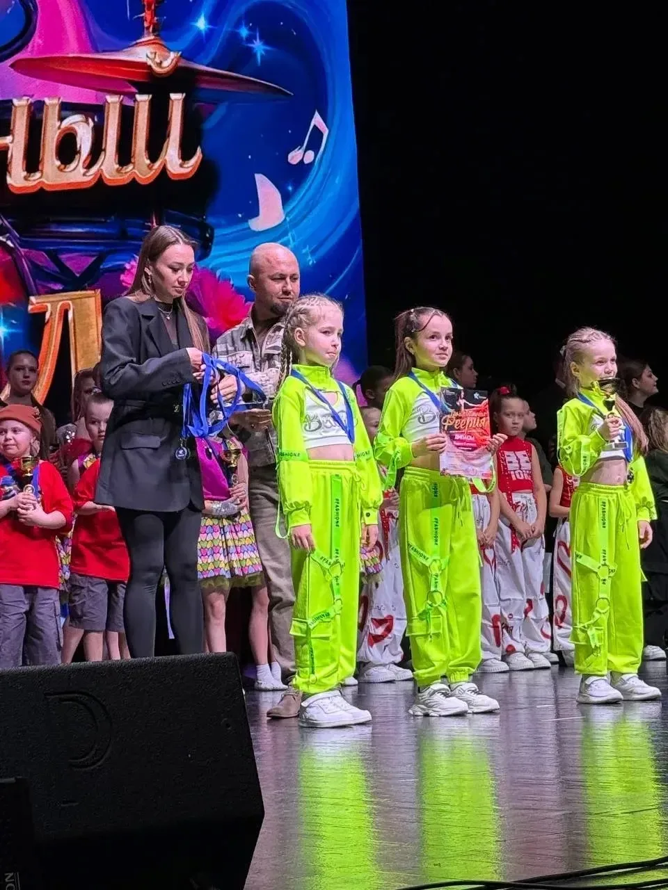 Ещё один яркий результат💚  Наши младшие танцоры (6–8 лет) с номером «Yeah» зажгли сцену своей энерги