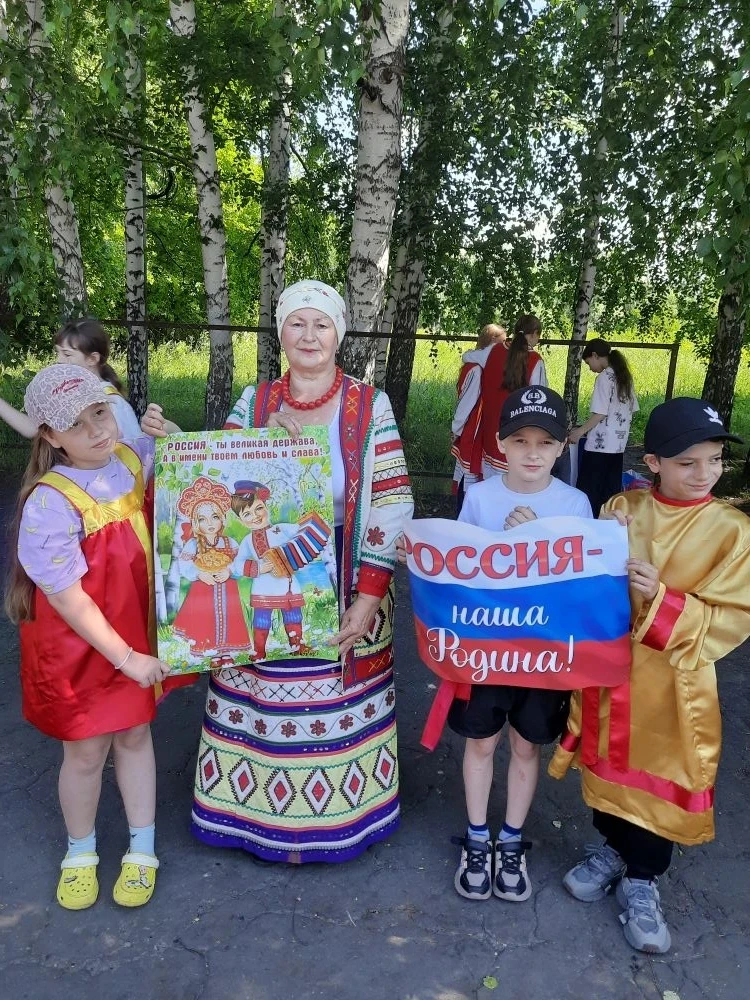 🇷🇺В преддверии праздника Дня России в лагере "Солнечный Дом" директором СДК с.Марьевка Фадеевой А.