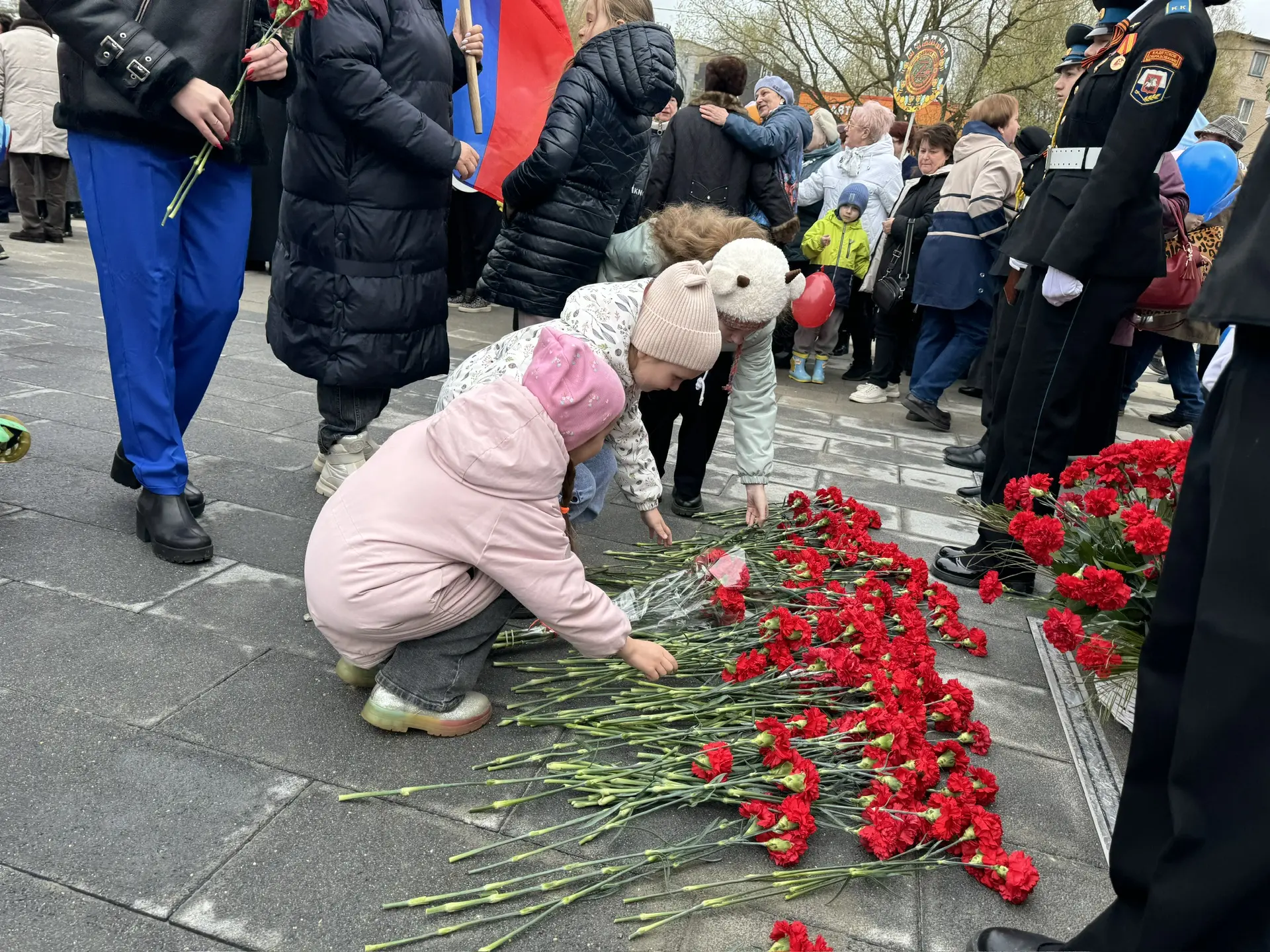 🇷🇺 1 Мая — День Весны и Труда  Митинг, посвящённый празднику, прошёл у мемориала«Зенитное орудие». В