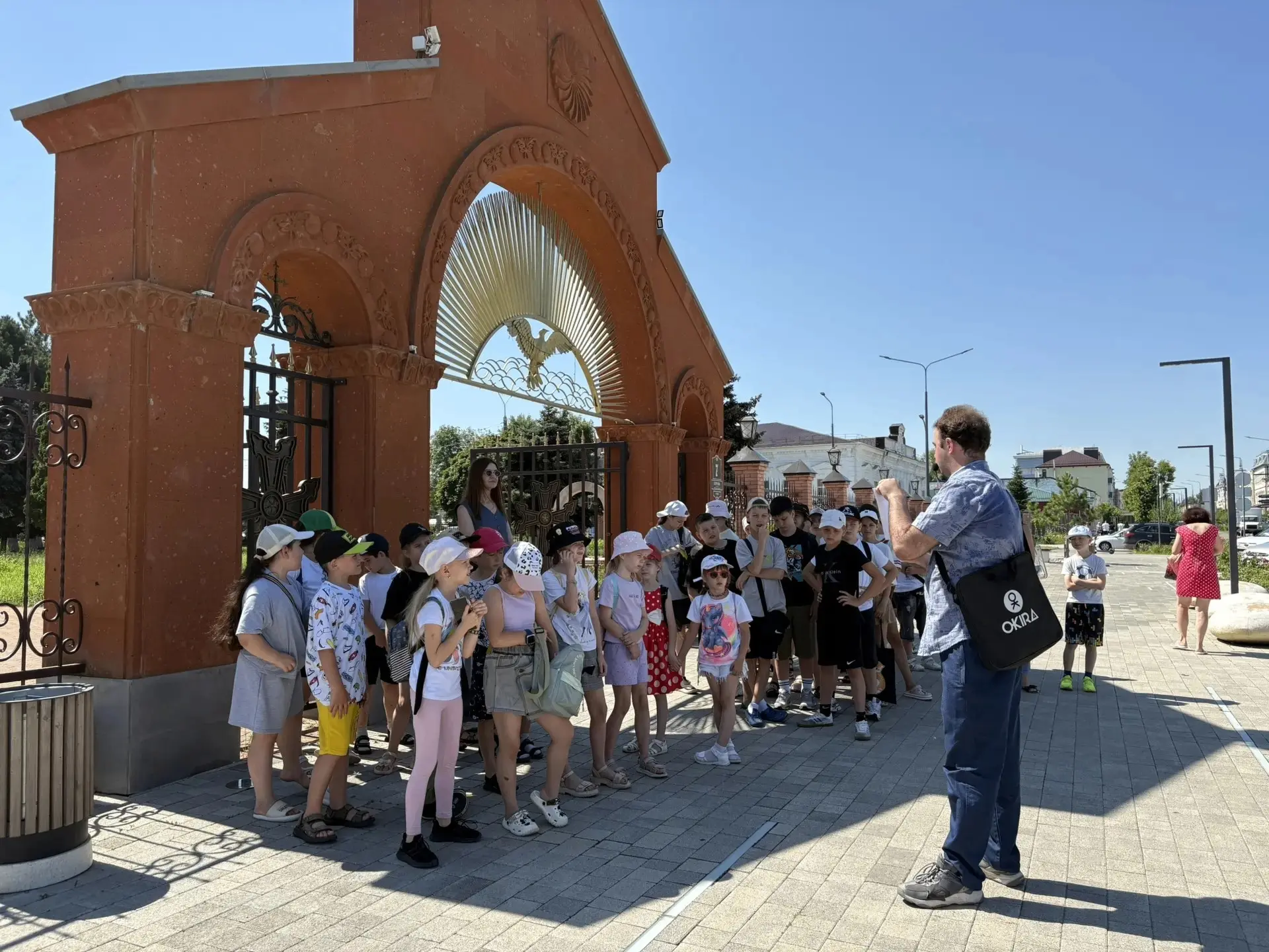 Сегодня 2‑й и 5‑й отряды побывали на увлекательной экскурсии по улице Кирова! Ребята словно совершил