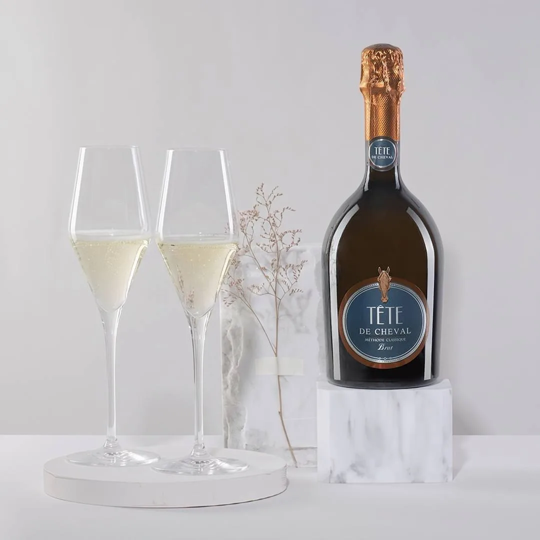 Tete de Cheval Brut — это утонченное игристое на основе нескольких сортов винограда, где каждый сорт