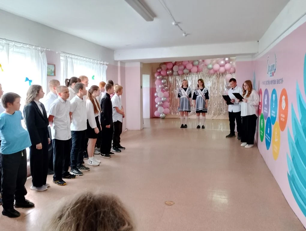 ✨Сегодня в нашей школе прошла торжественная линейка, посвященная выпуску 9 класса.