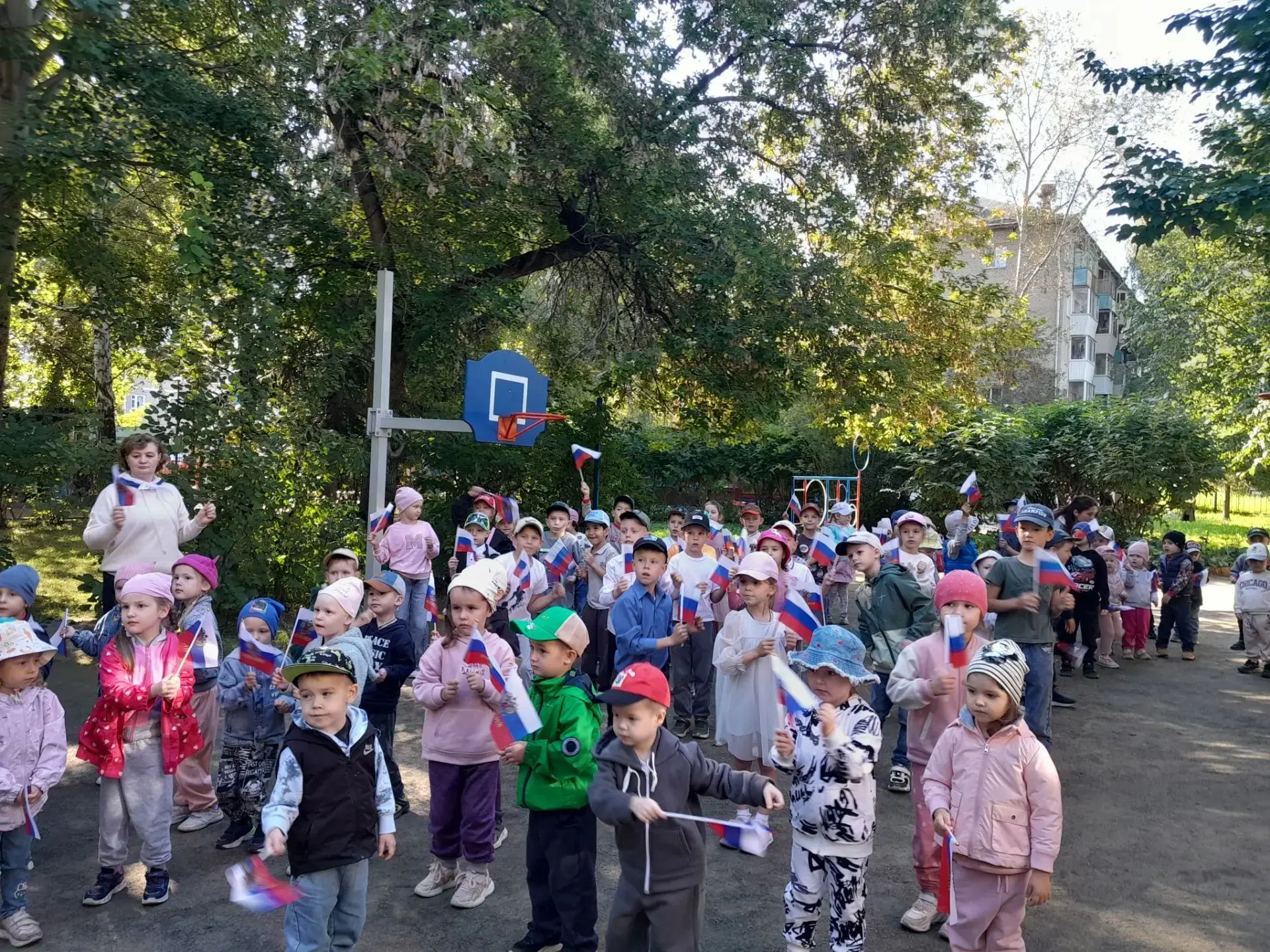 🇷🇺Праздник для маленьких патриотов: День рождения флага России!