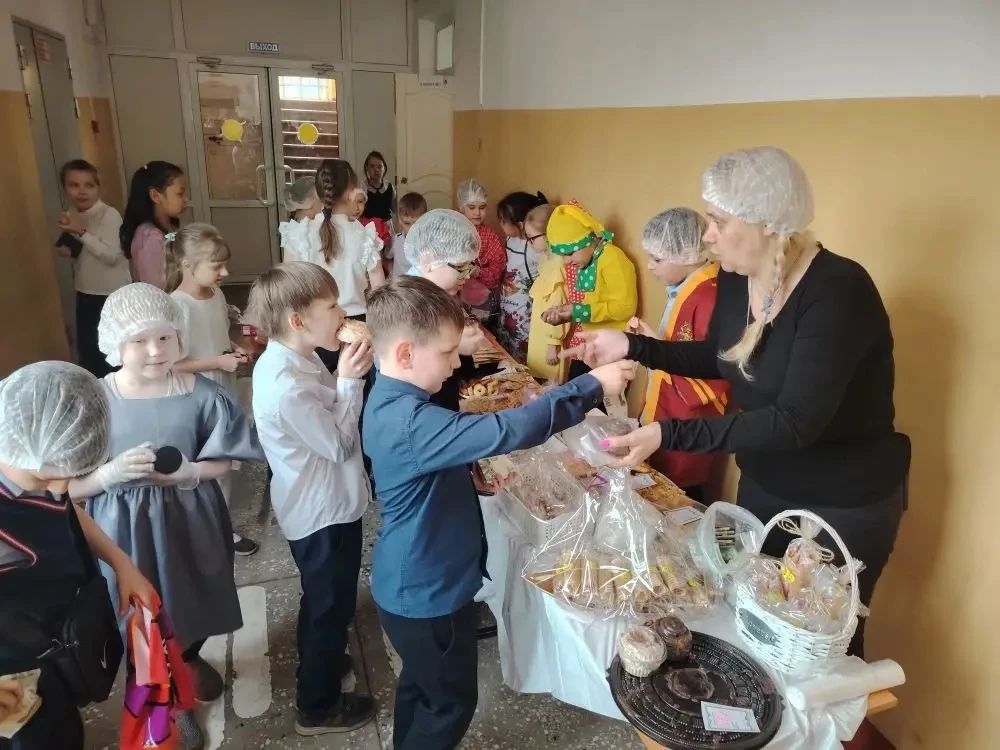 Сегодня в начальной школе прошла Благотворительная Пасхальная ярмарка 🐣🎀  Спасибо каждому, кто откли