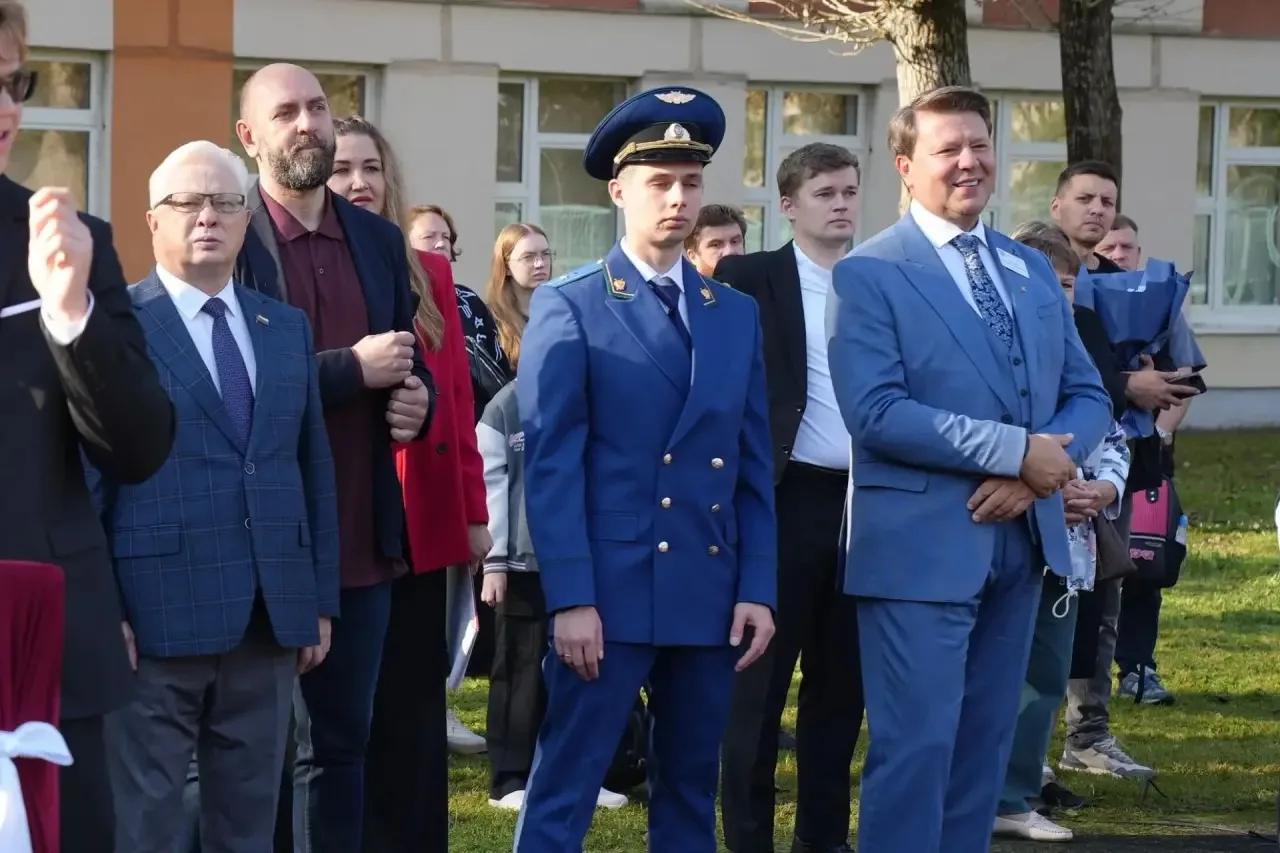 Сегодня – особенный день. День, когда по всей стране звенит первый звонок, а школьные д...