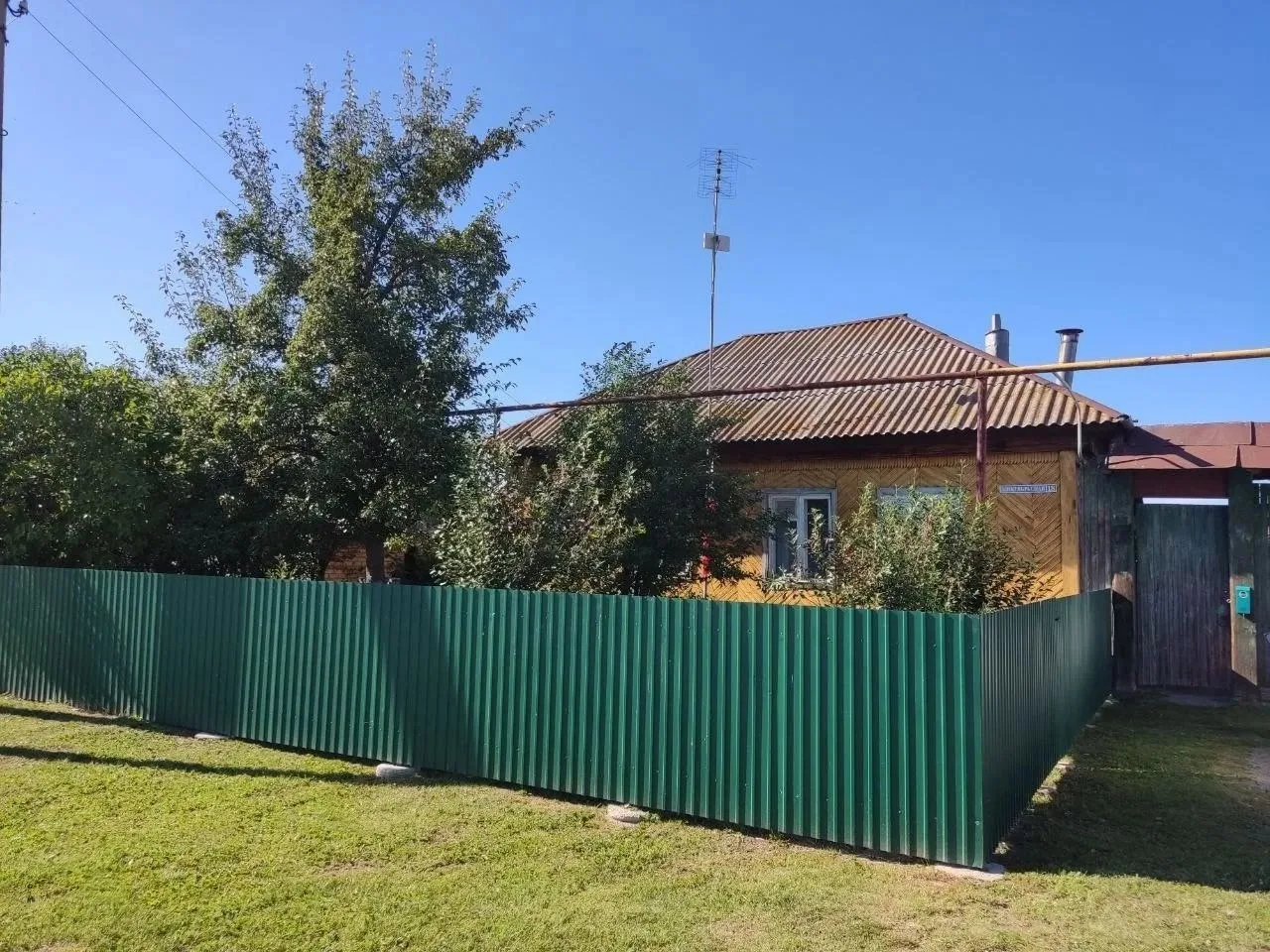 Продам дом в п.Худайбердинский. В доме имеются кухня, зал, 2 спальни, санузел и коридор...