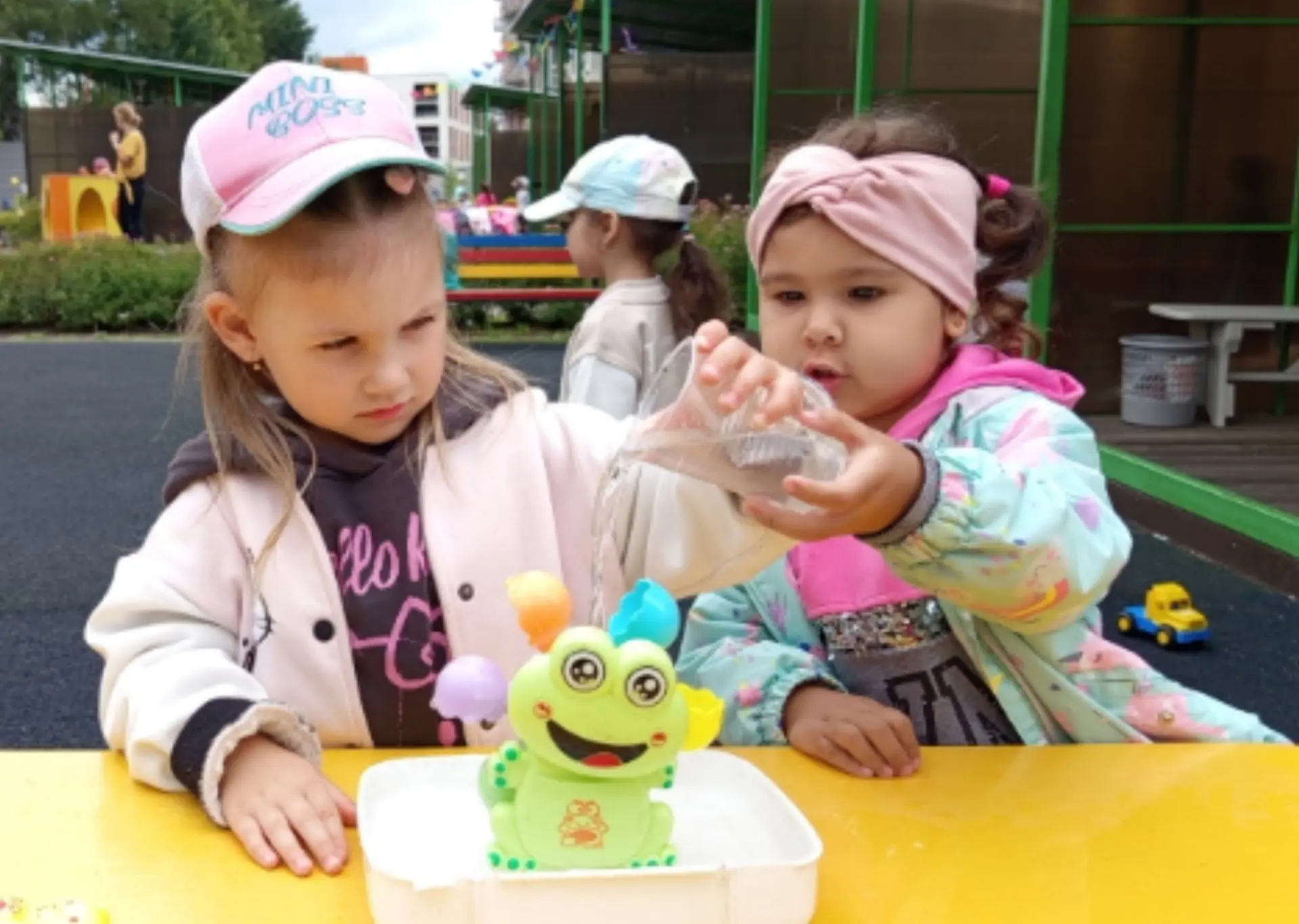 Вода — источник жизни и удивительных открытий!

Задумывались ли вы, для чего человеку нужна вода? 
О