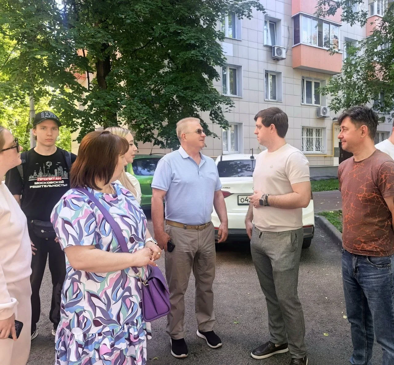 Обход территории района 

💬 Сегодня, 6 июня, глава управы Савеловского района Гусаинов Артур Алексе