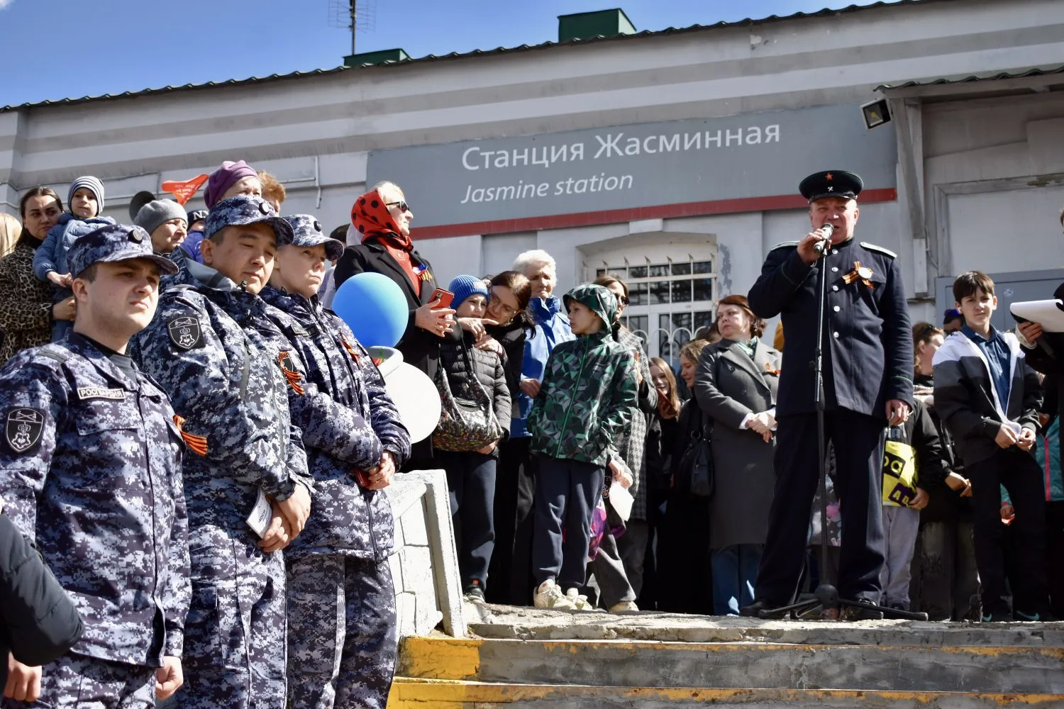В Саратове росгвардейцы присоединились к всероссийской акции «Георгиевская ленточка»  ➡️Сотрудники в