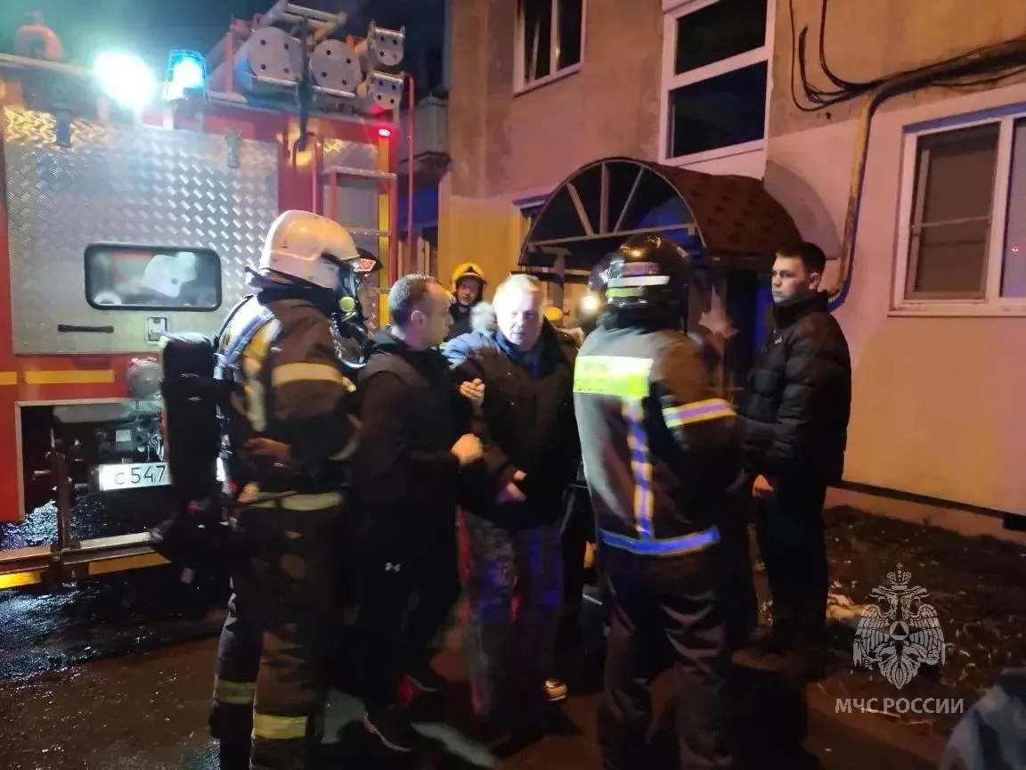 На улице Островского при пожаре погиб 65-летний мужчина   Трагедия произошла 10 апреля в 21:39. Пост