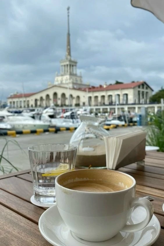 Доброе утро, Сочи ☕

📲 Подпишись на Типичный Адлер