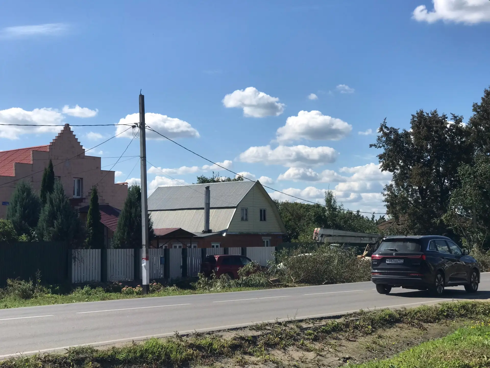 Деревья пилят на Тульской. А жечь нельзя. Куда смотрит надзор административный? Жечь ко...