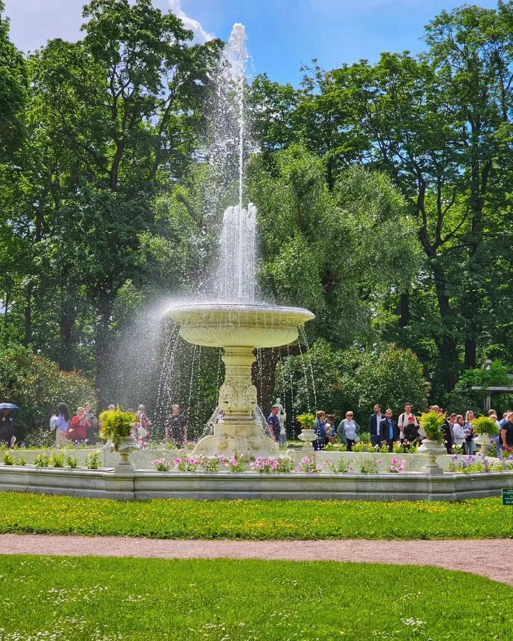 ​⛲️ В Екатерининском парке после зимнего перерыва вновь заработал поющий фонтан  Под мелодии классич