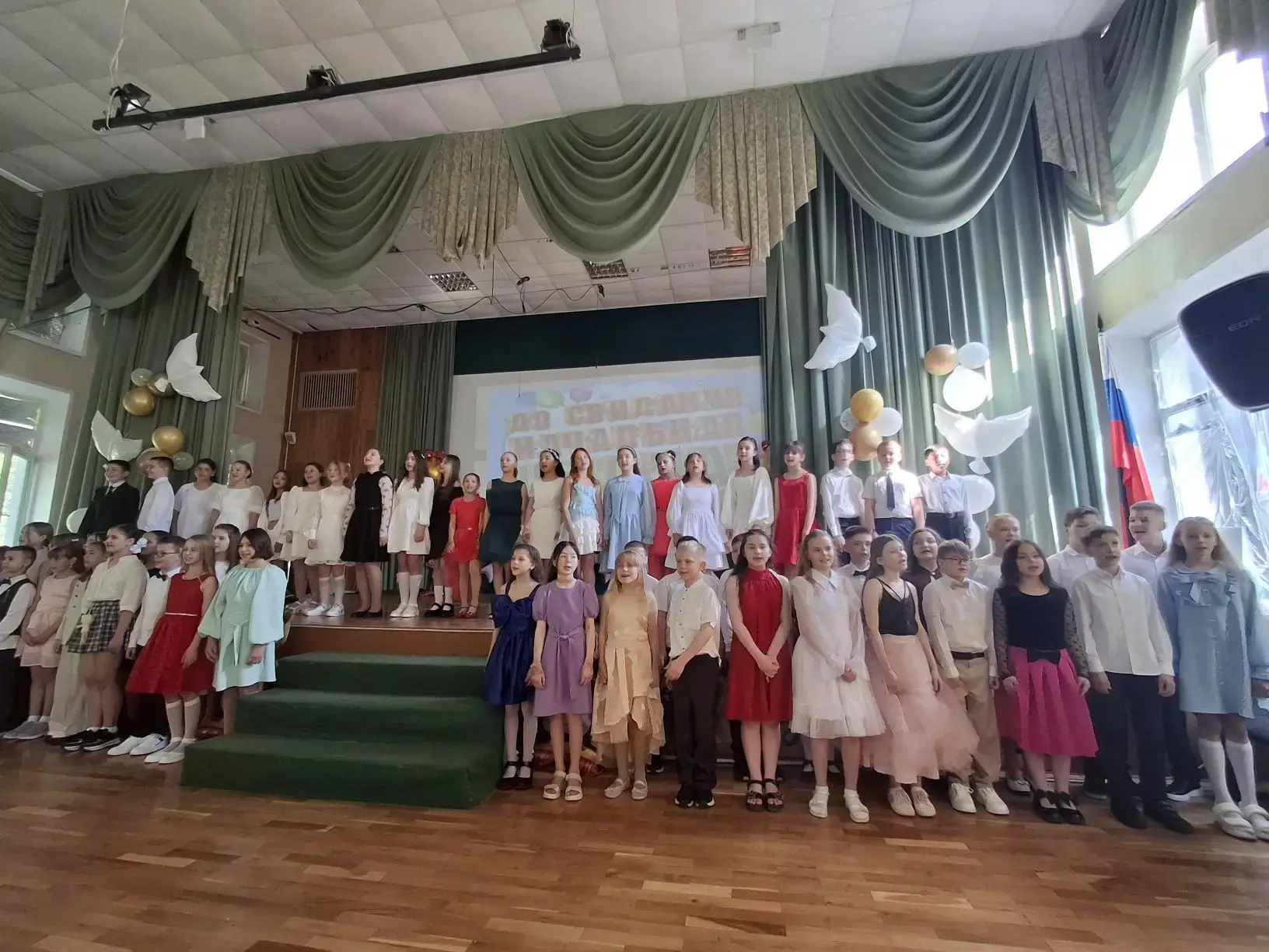 🎓 С любовью и теплом: 4 классы 3 корпуса попрощались с начальной школой  🤗 Ну, что ж… 4 «З», 4 «Ж» и