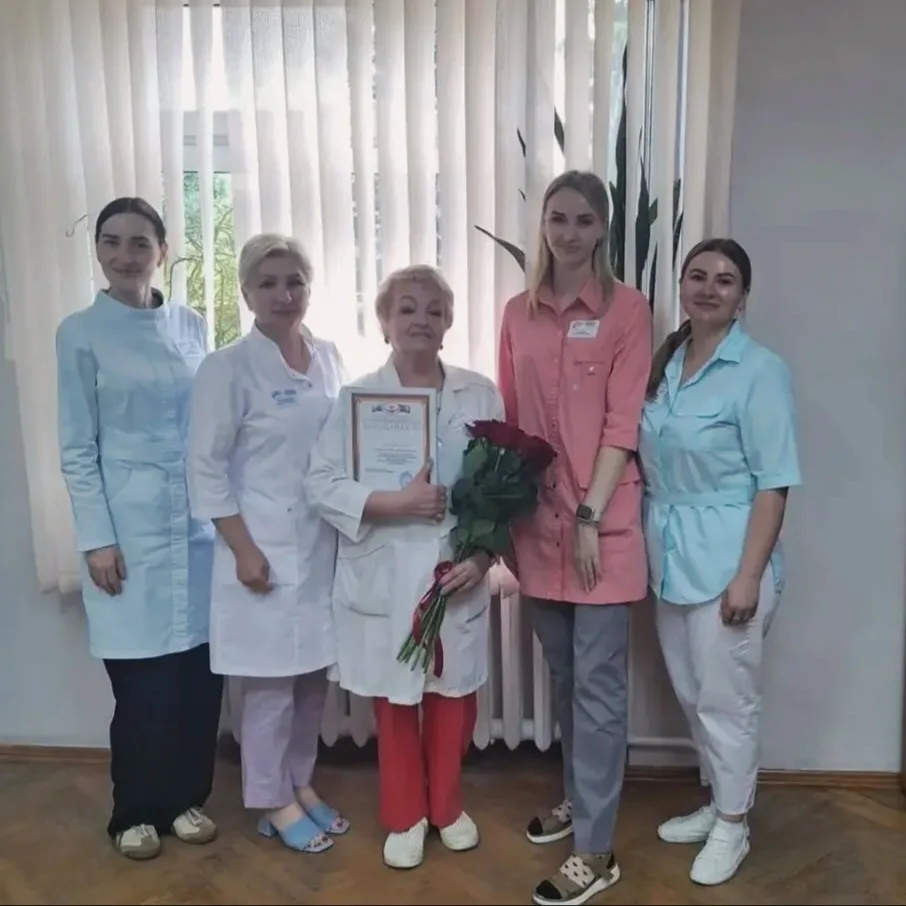 Коллектив Курской ОМКБ от всей души поздравляет с Юбилеем уборщицу служебных помещений консультативн