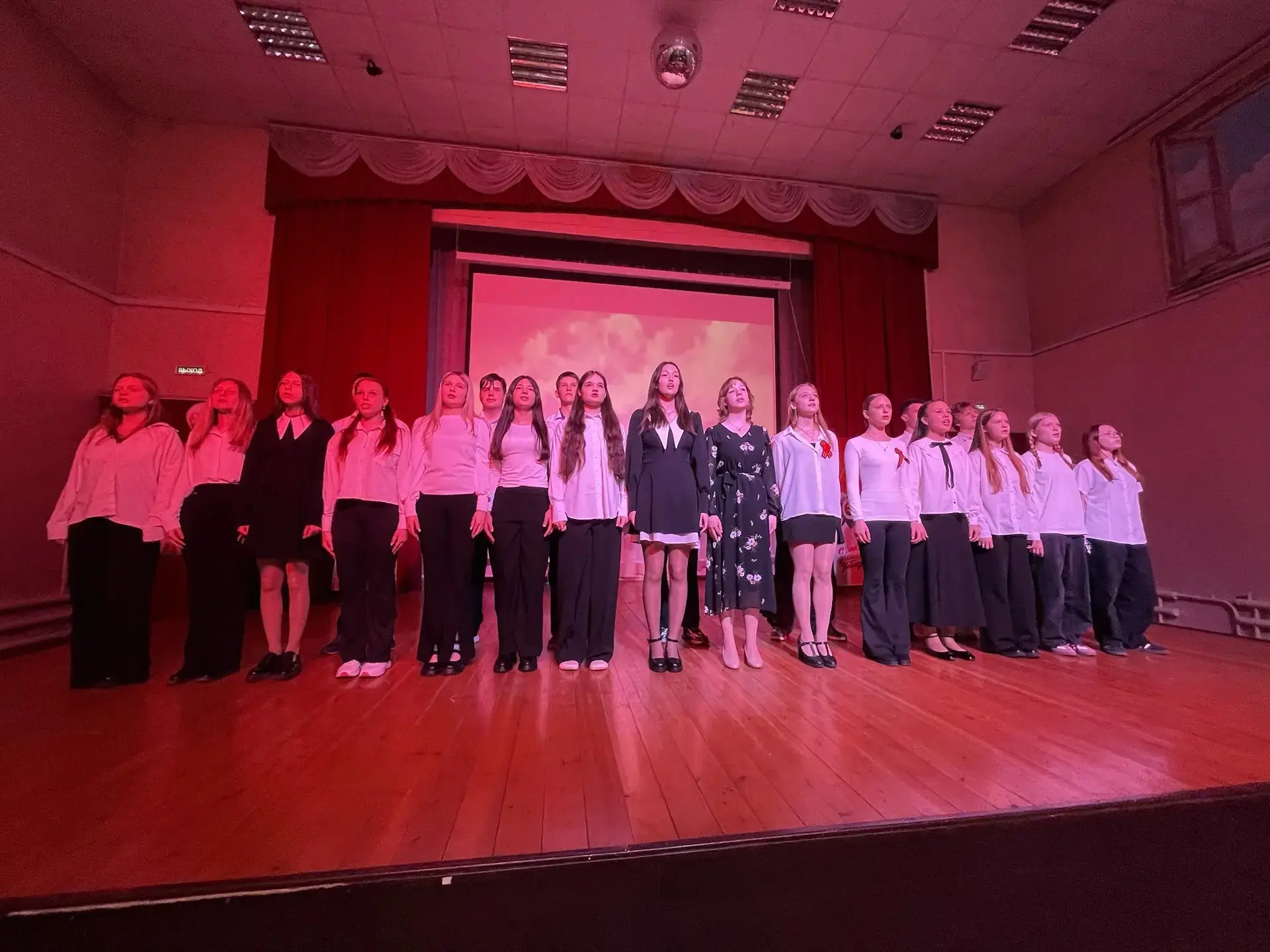 Стихи, которые не молчат. Песни, которые не отпускают 🎤  Говорят, что война заканчивается тогда, ког