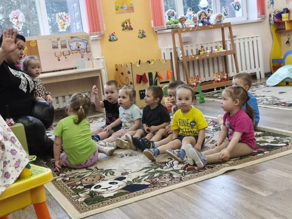 Открытое занятие  в 1 группе раннего возраста. Воспитатель Юлия Владимировна с малышами...