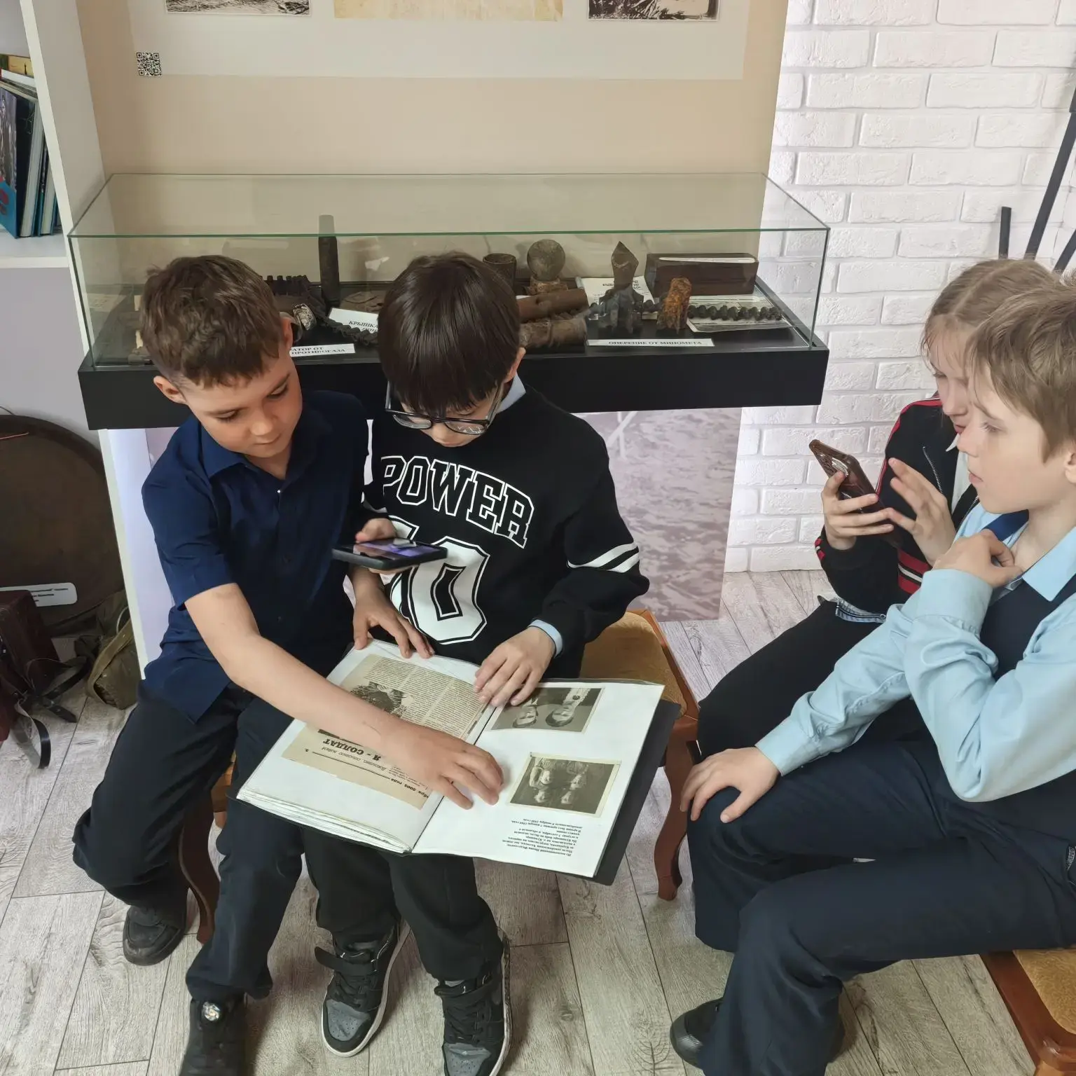 «Орлёнок» и память поколений: третьеклассники посетили Музей Боевой Славы МАОУ СОШ № 6 г. Холмска ⁣ 