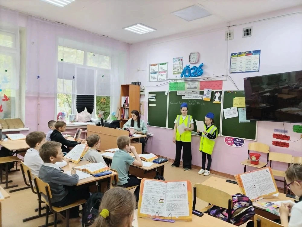 В зааершении учебного года отряд ЮИД "Светофор" 🚦 спешит напомнить 📢ученикам самые гл...