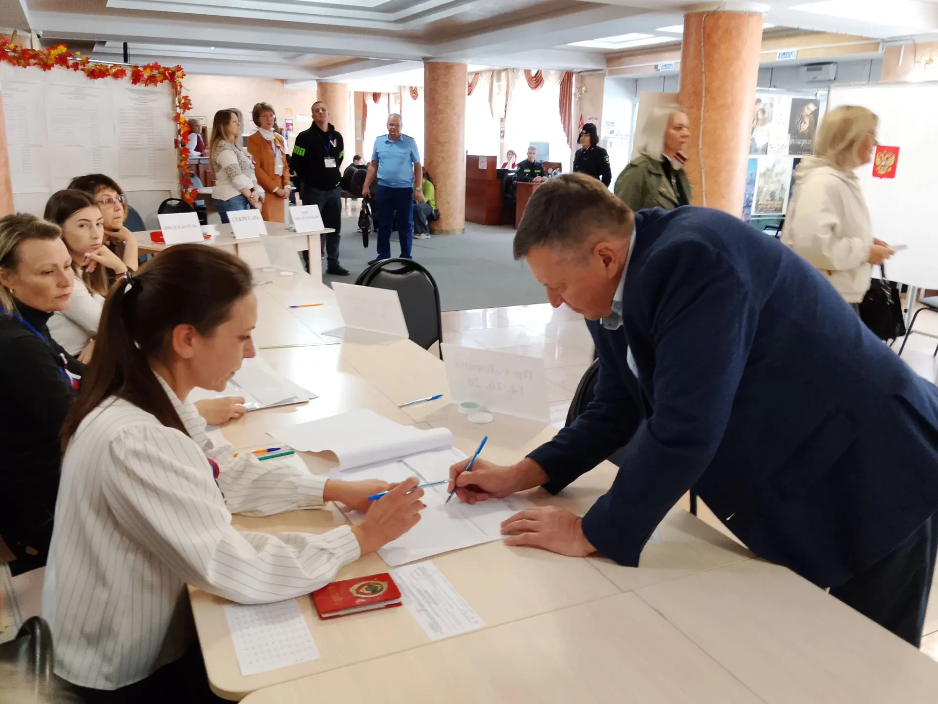 Начал сегодняшний день с важного дела - пришел на свой избирательный участок и отдал го...