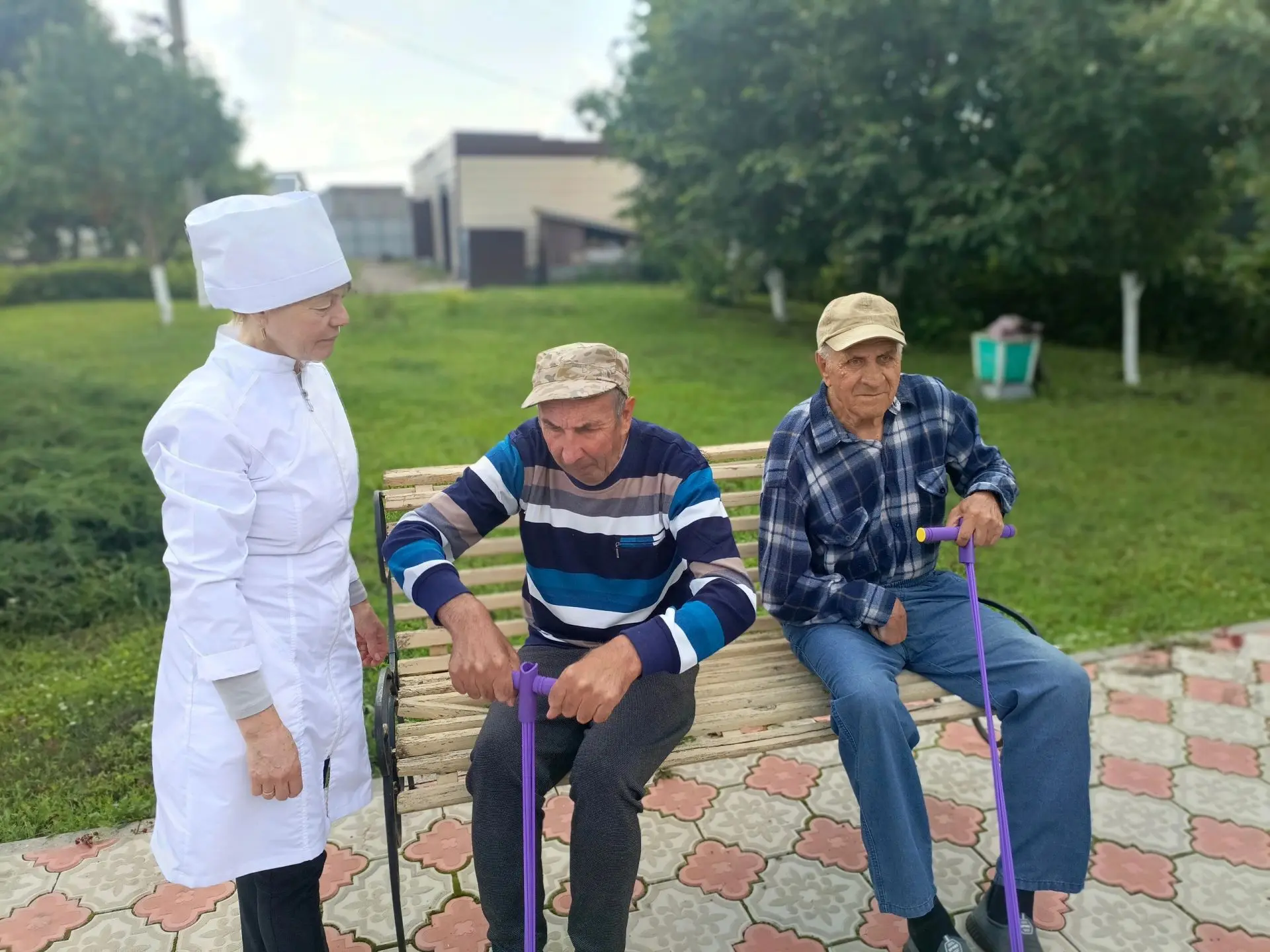 Солнце, свежий воздух и забота! Наша медсестра Валеева И.С. провела для проживающих отл...