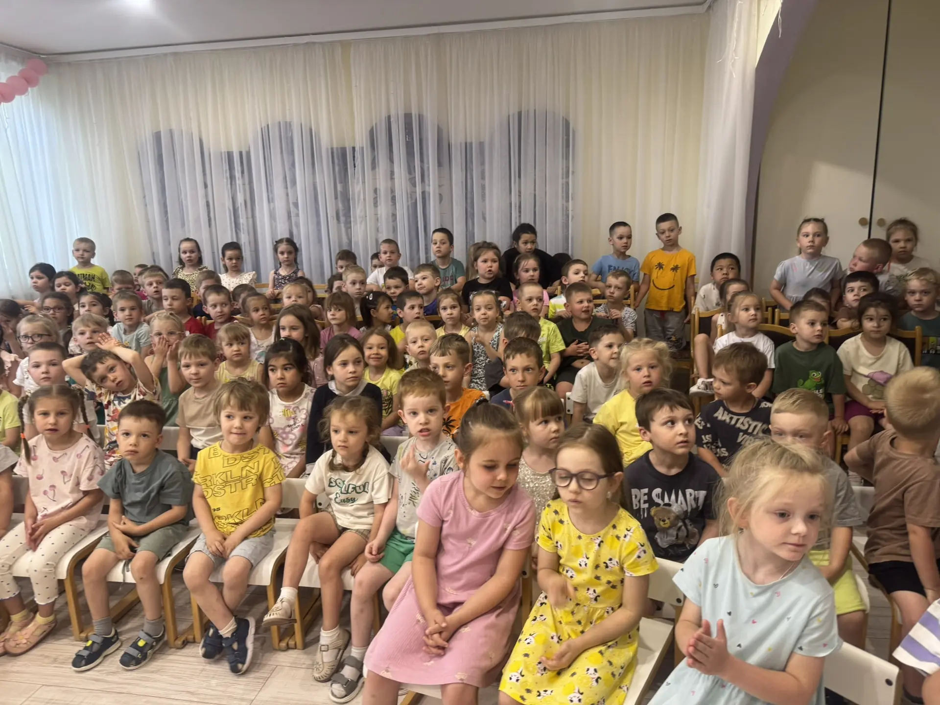 Сегодня дети с большим удовольствием посмотрели спектакль «По щучьему веленью».