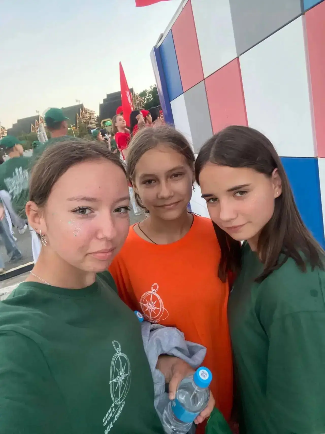 🎉 Наши девчонки Аня, Арина и Рита в ВДЦ «Океан» отдыхают на все 100%! 🌊