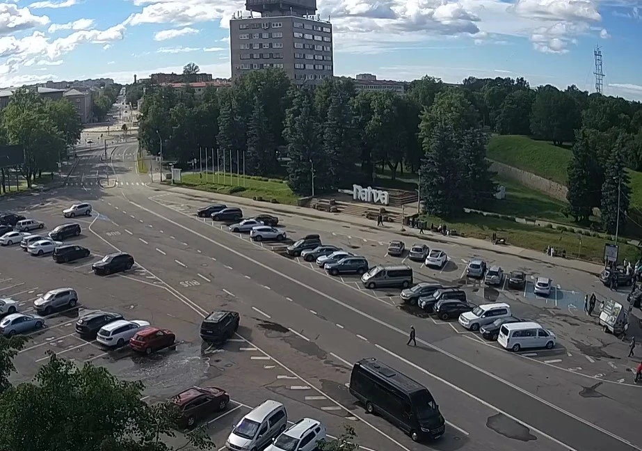 Камера - очередь из Нарвы (Эстония) в Россию https://balticlivecam.com/ru/cameras/eston...