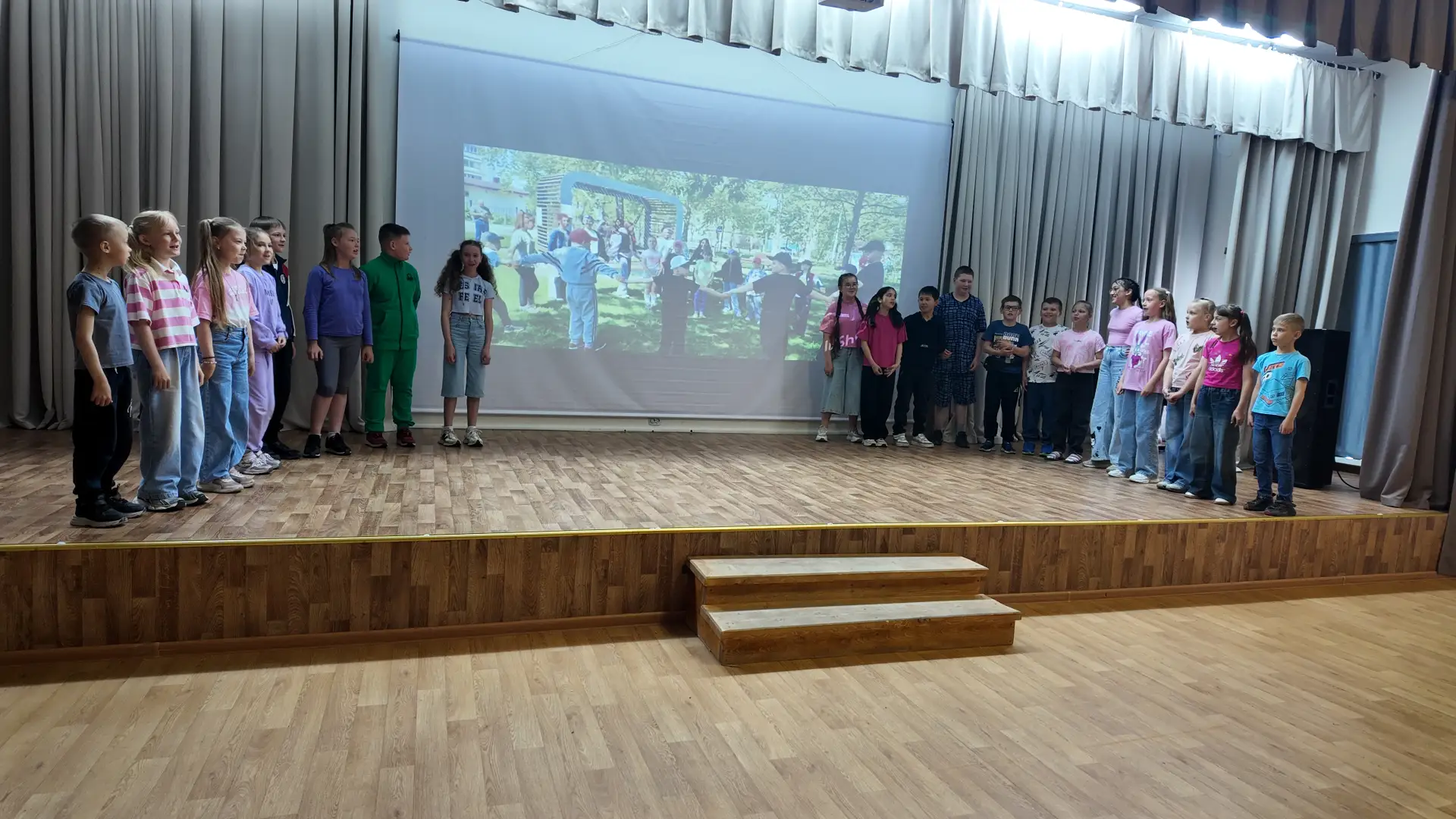 🌟 В «Радуге» торжественно закрыли первую лагерную смену!

Вот и пролетели 14 дней ... 

Кажется, то