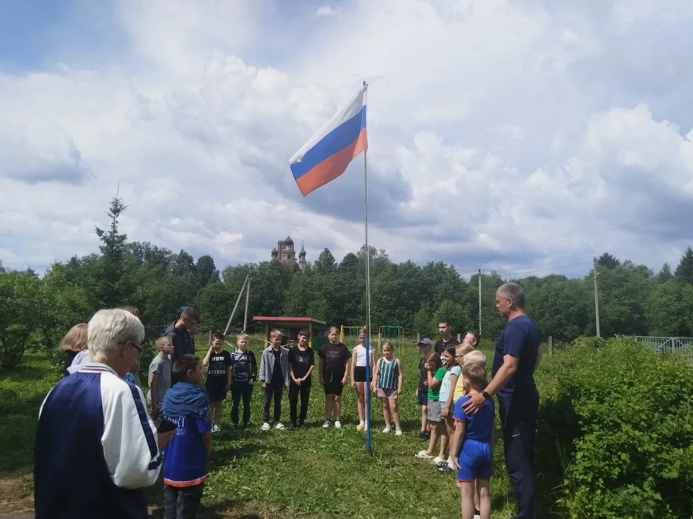 22 июня в загородном лагере "Буратино" прошёл день памяти и скорби: юные воспитанники п...