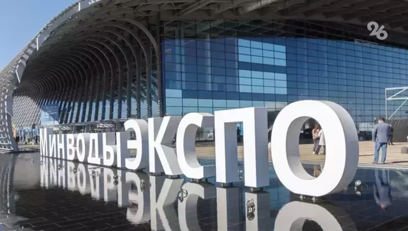 😨 Машина столкнулась с пассажирским поездом на переезде в Рыздвяном