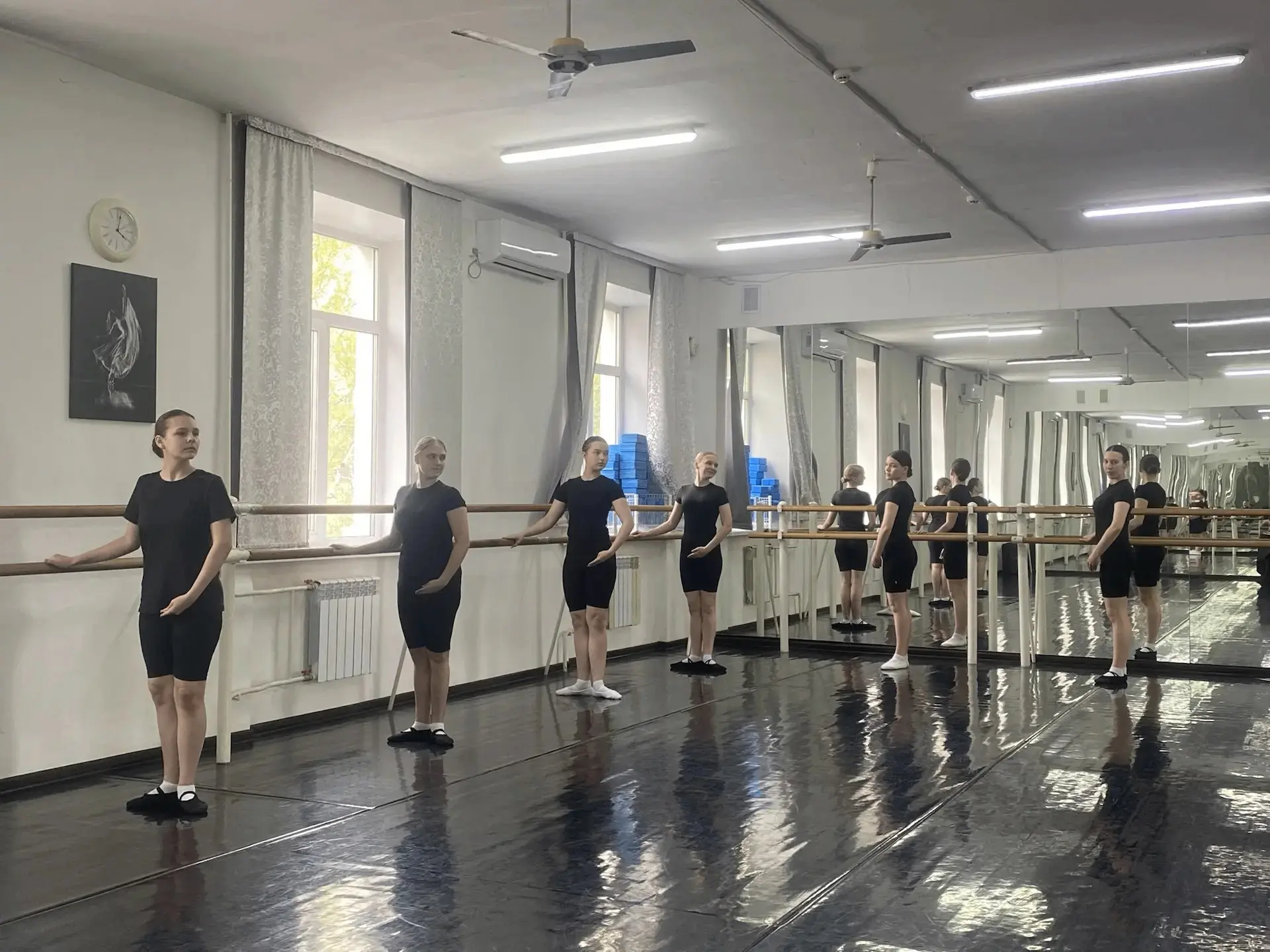 Прохождение аттестационного экзамена по классическому танцу является значительным дости...