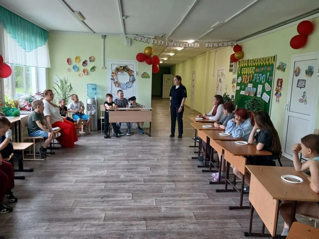 👮10 июня в пришкольном лагере «Сибирячок» провела беседу инспектор ГДН МО МВД России «Киренский» Ол
