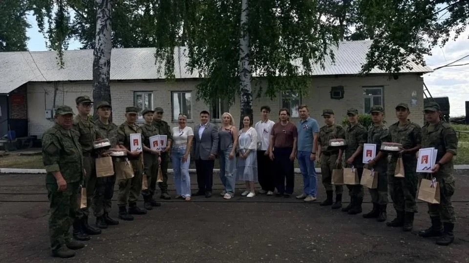 В День России, 12 июня, директор Кузнецкого многопрофильного колледжа - депутат Собрания представите