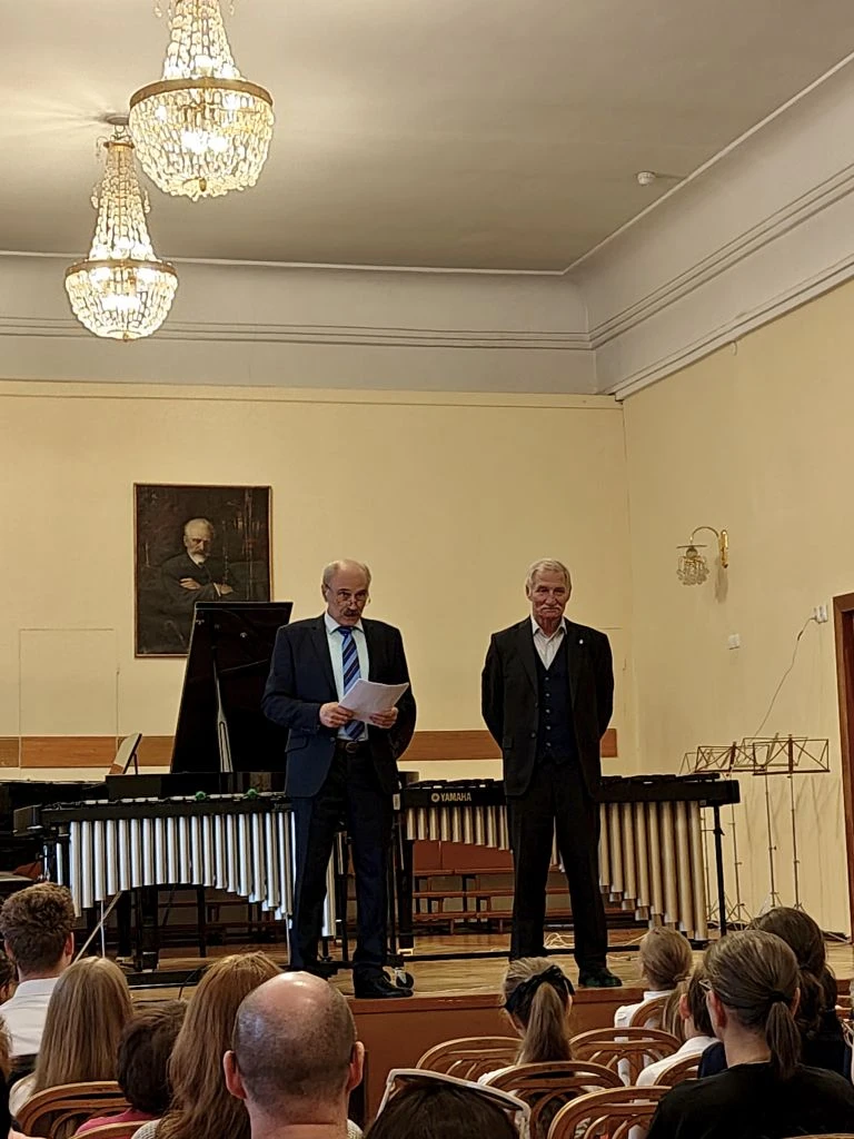 Вчера 26 мая в Большом зале школы состоялся концерт класса преподавателя ударных инстру...