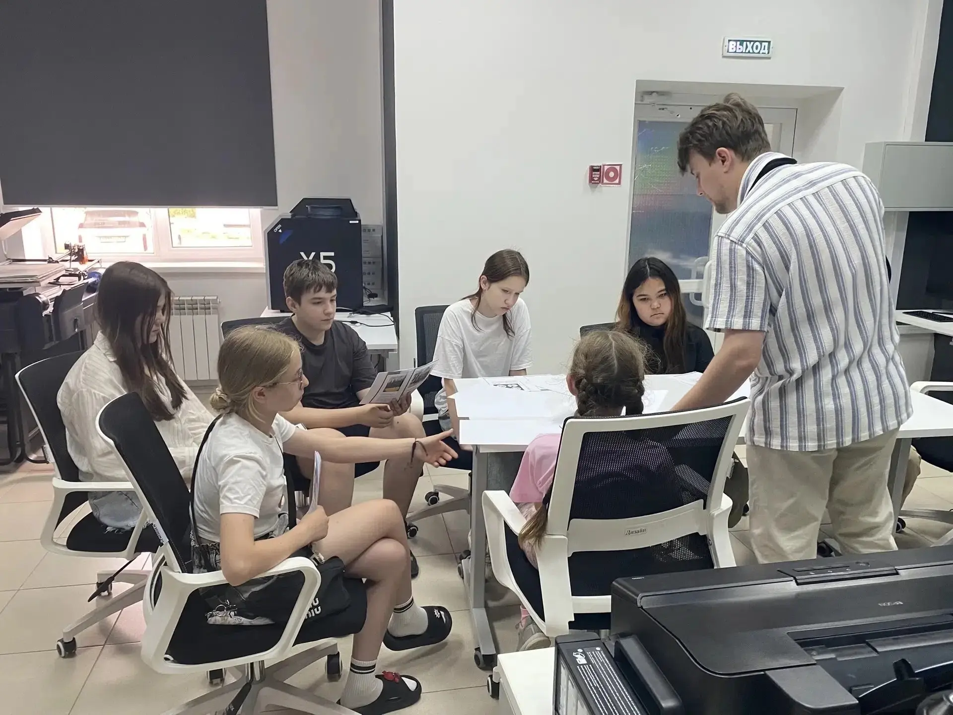 🧩В стенах Школы креативных индустрий по-прежнему царит особая атмосфера творчества: профильная смен
