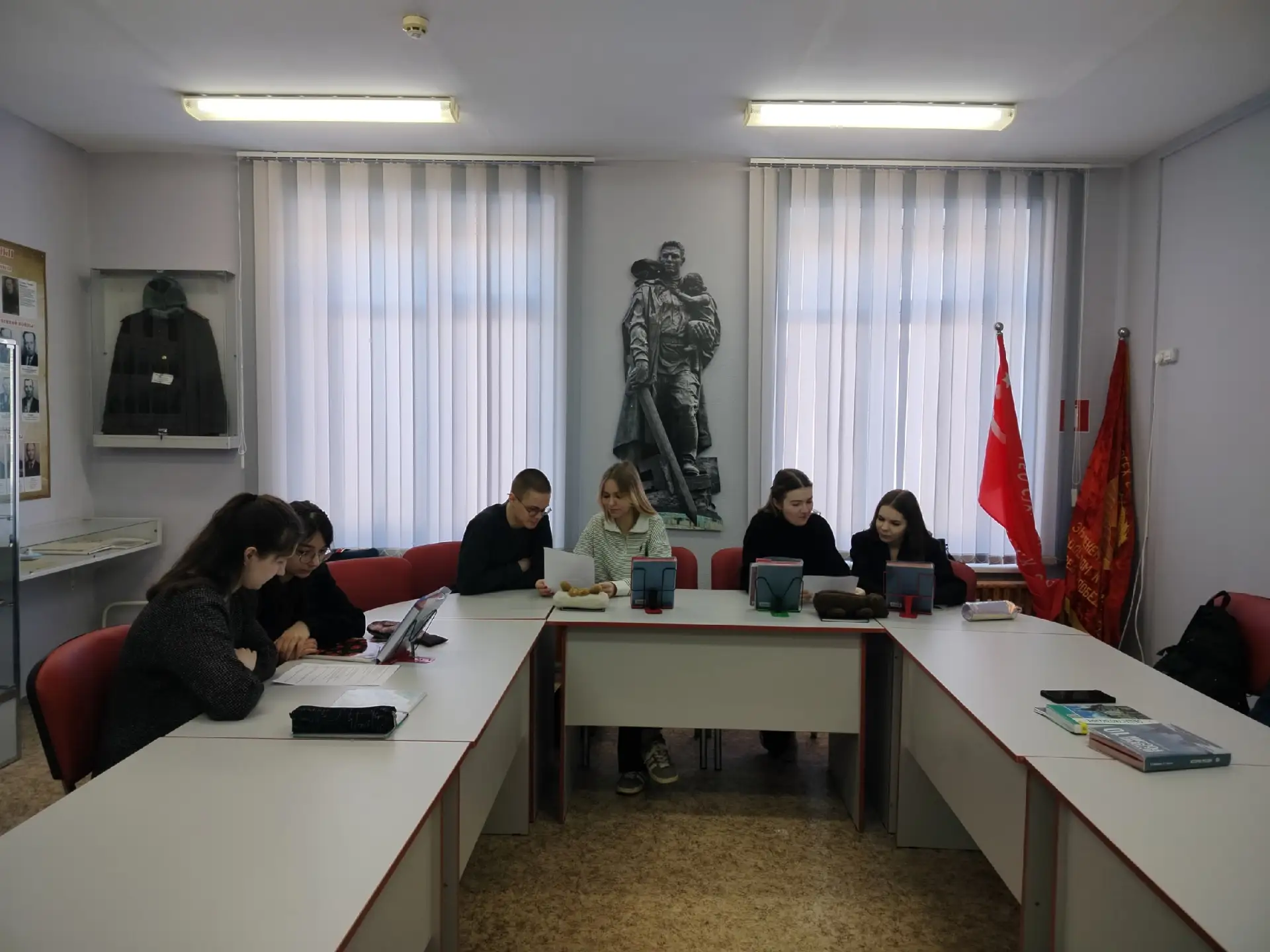 В Сеймском округе Курска, Курском районе и Курчатове прошли мероприятия ко Дню молодого избирателя. 