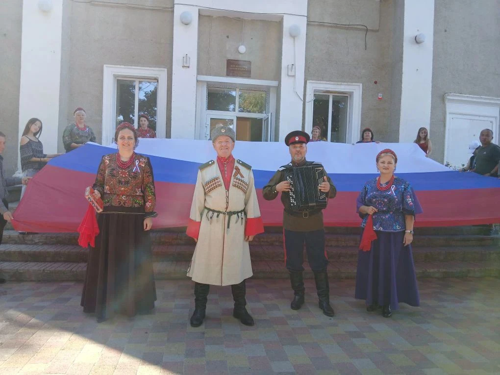 Всероссийская акция "Святая трехцветность Державы" #ЦветаРодины #ДеньРоссийскогоФлага