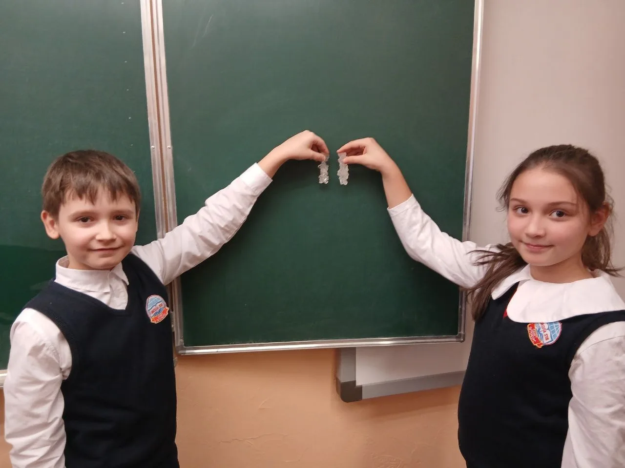 🧪 Эксперимент продолжается! От класса до дома — и вот они, результаты!  Помните, как на уроке окружа
