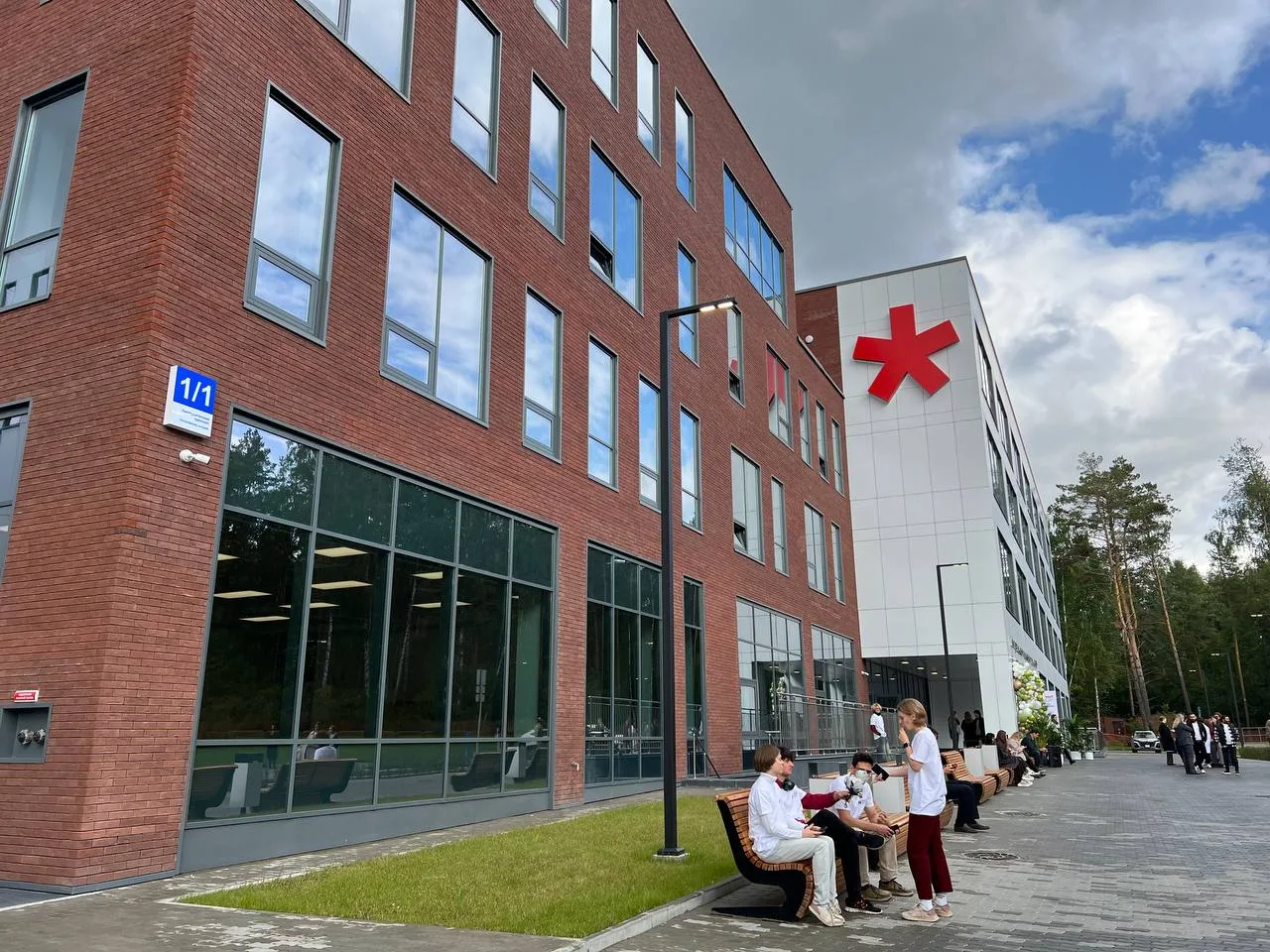 🧬 В Академгородке открылся учебно-научный центр ИММТ НГУ