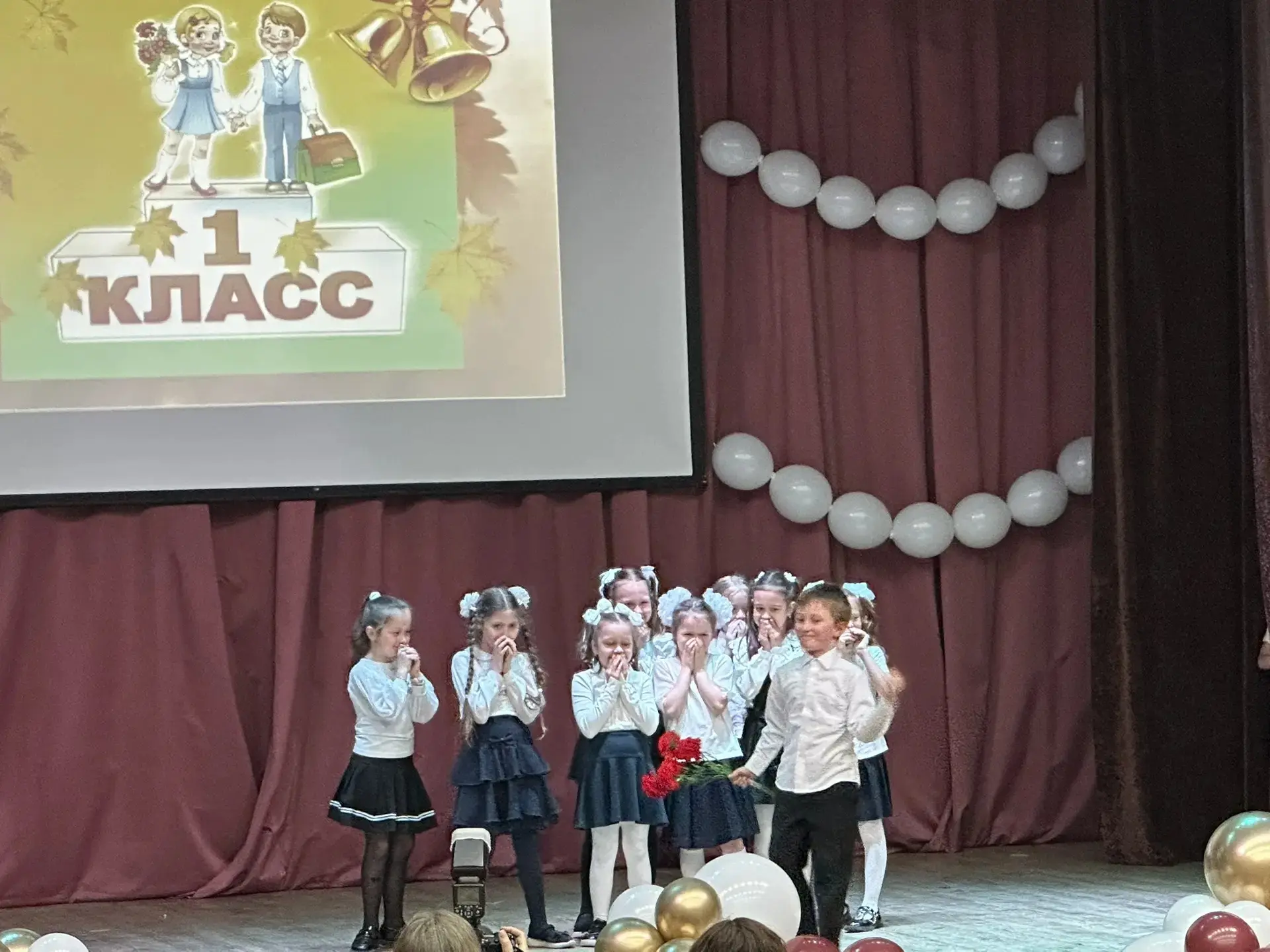 Друзья, сегодня особенный день! 🔔🎓

Вот и отзвенел для наших дорогих девятиклассников Последний зв