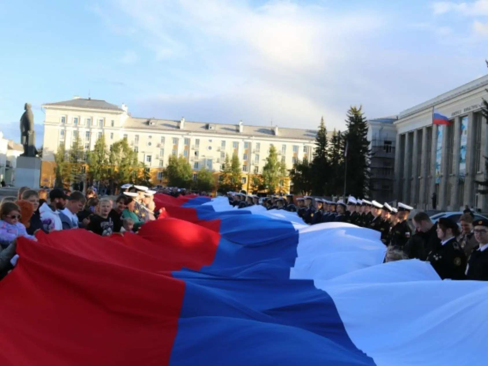 В Северодвинске развернут один из самых больших флагов России в Архангельской области