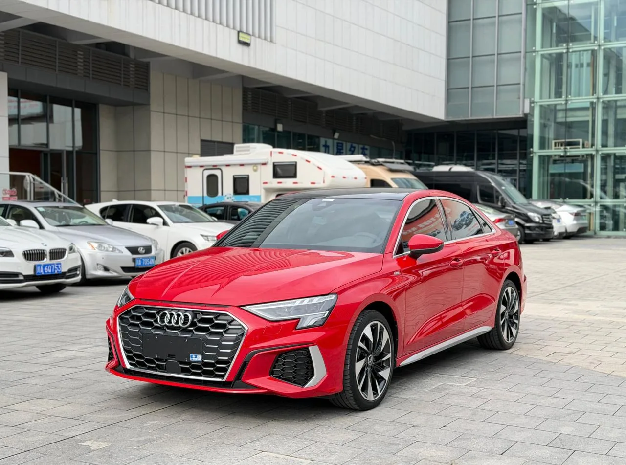 Автомобиль: Audi A3L