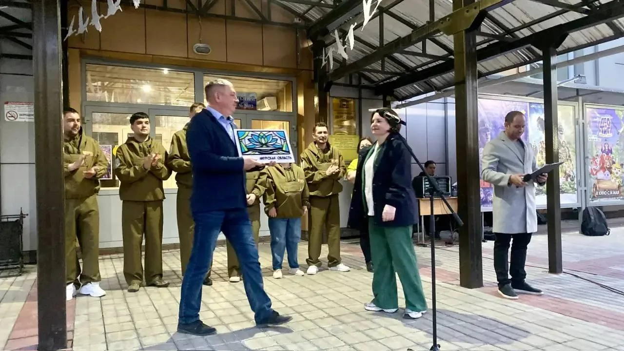 🪷 Лотос Комарова стал символом Амурской области в «Театральном поезде»  Прощаясь с «Театральным поез
